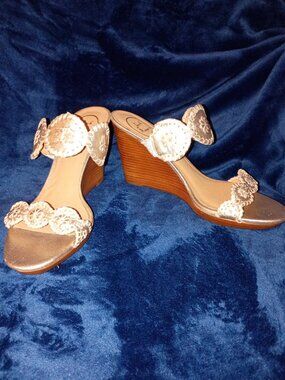 Jack Rogers gold Luccia Wedges 10m